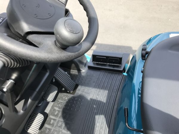 はじめて足元にヒーターがつきました