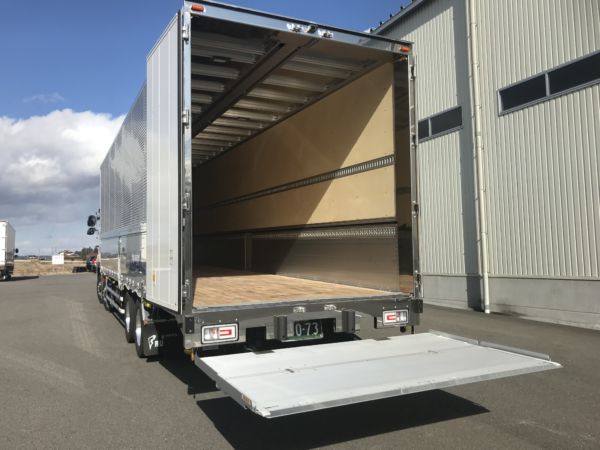 当社初の低床ゲート車