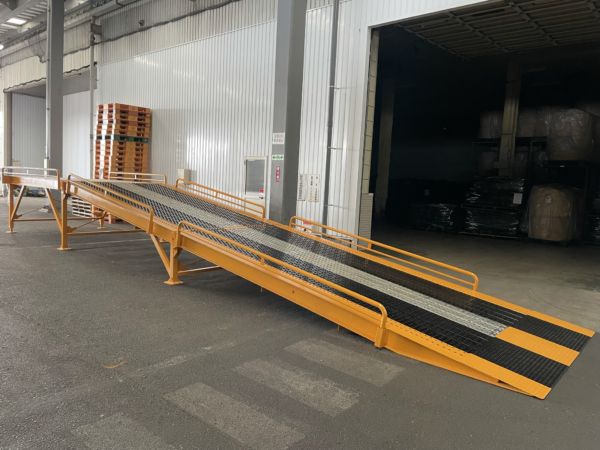 バンステージの組立完了！