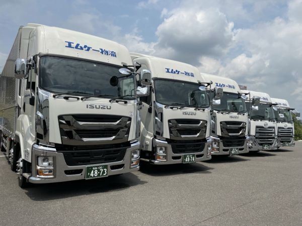 いすゞ自動車　３台　UD　２台